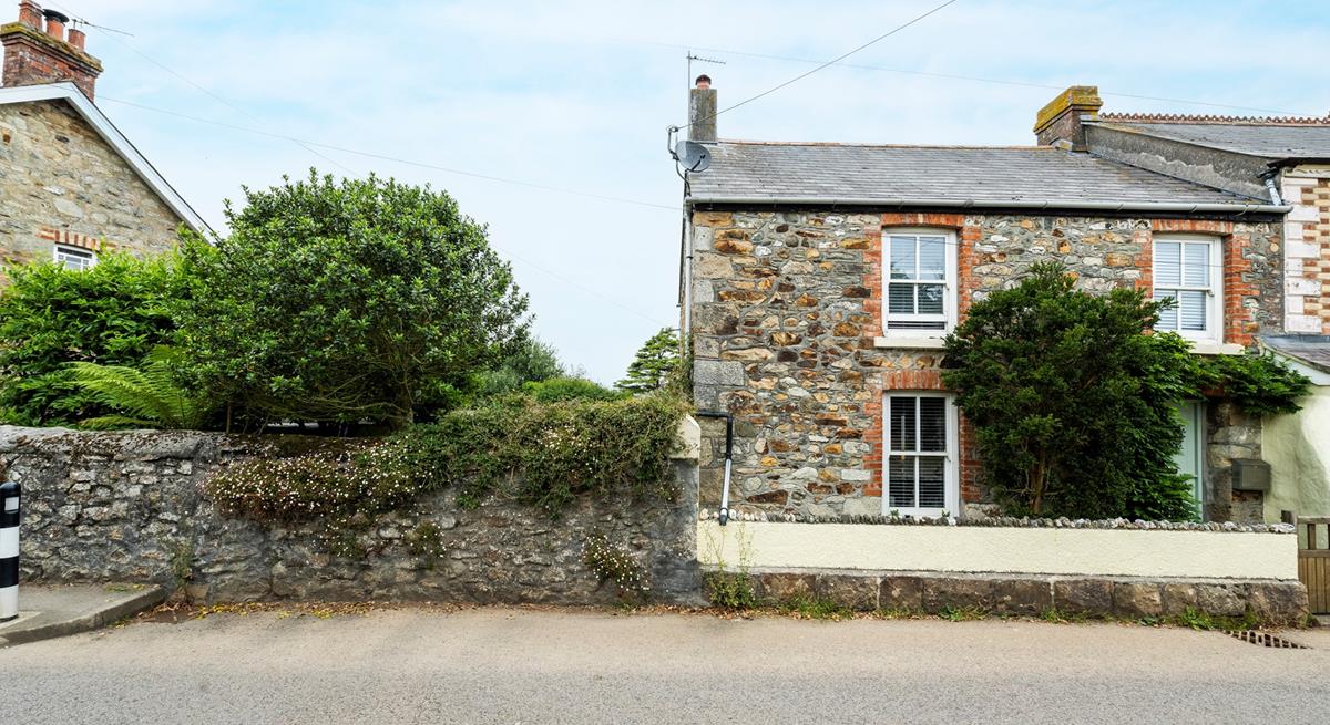 Trewinel is located in the lovely village of Goldsithney, near Marazion.