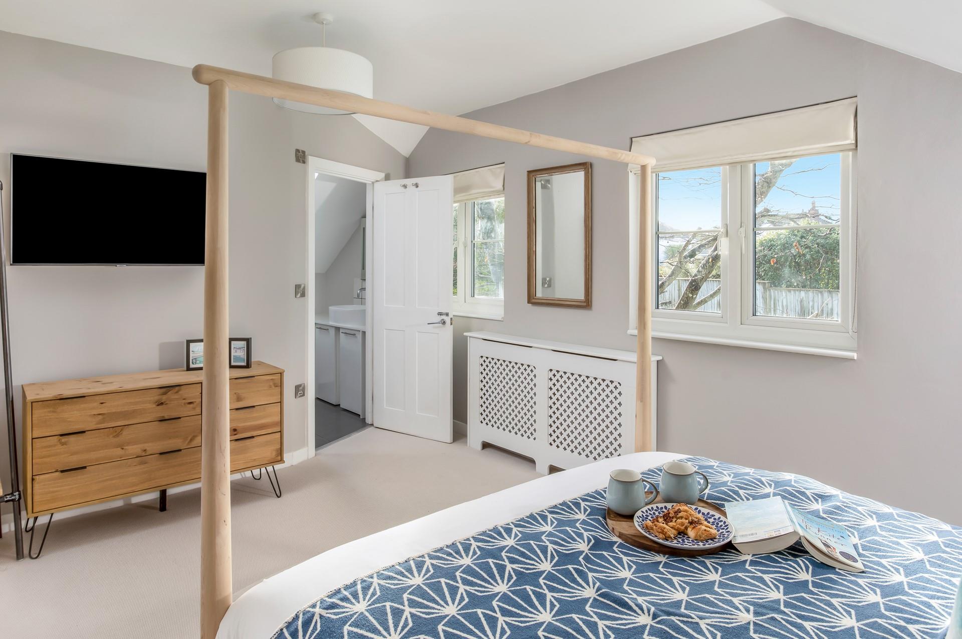 Wake up and wander into the en suite to get ready for the day.