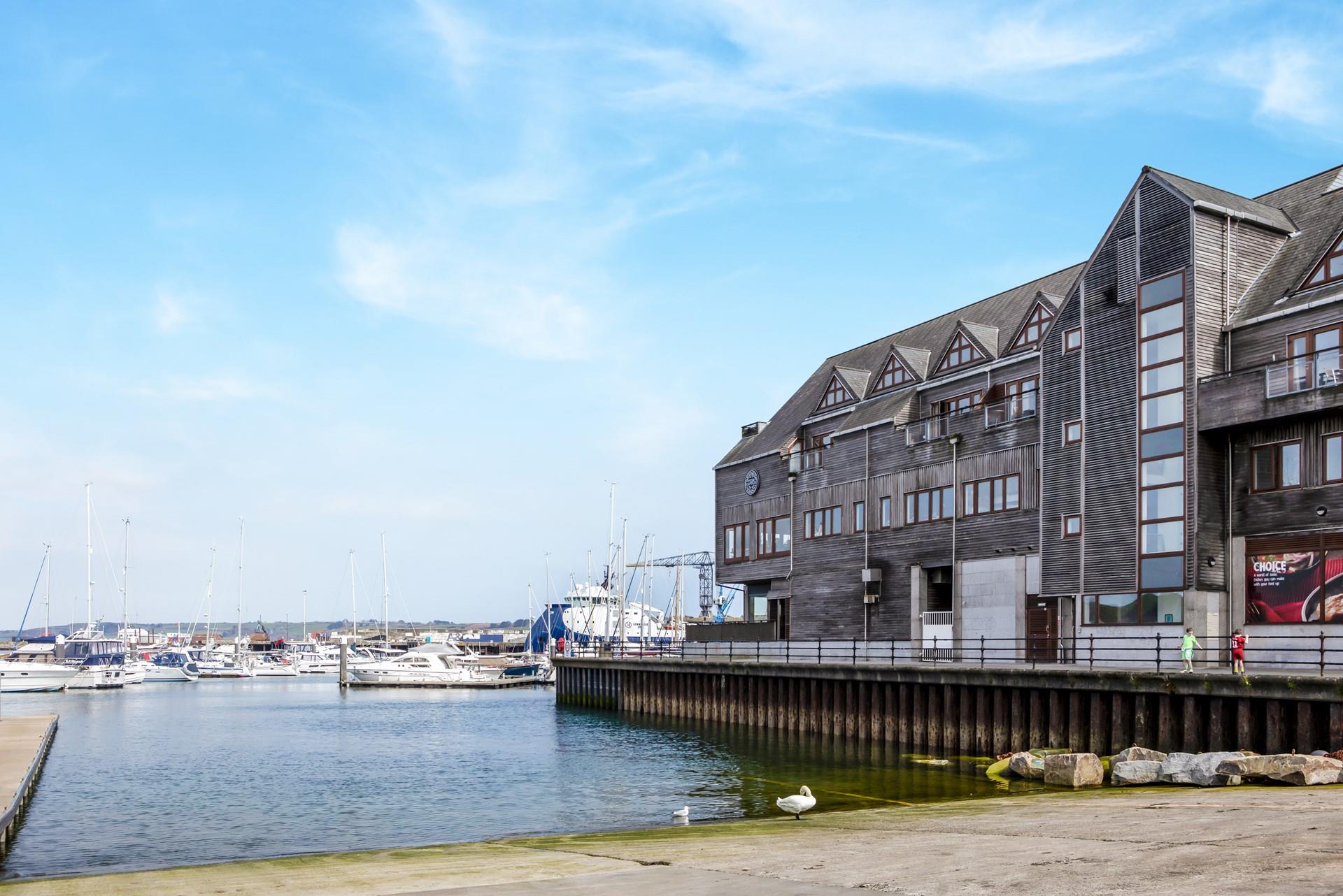 Situated in Event's Square, there is a variety of restaurants to sample.