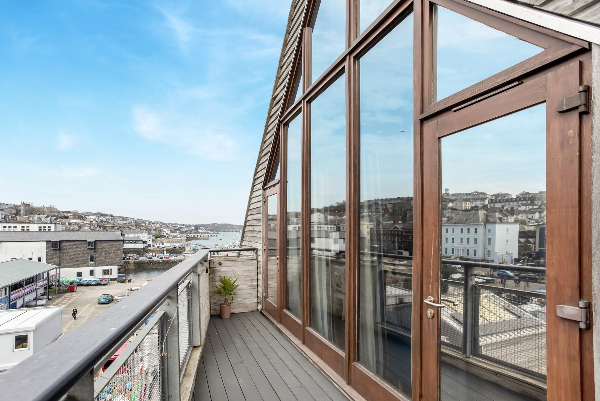 Take your morning cuppa out on the balcony to watch the sunrise.