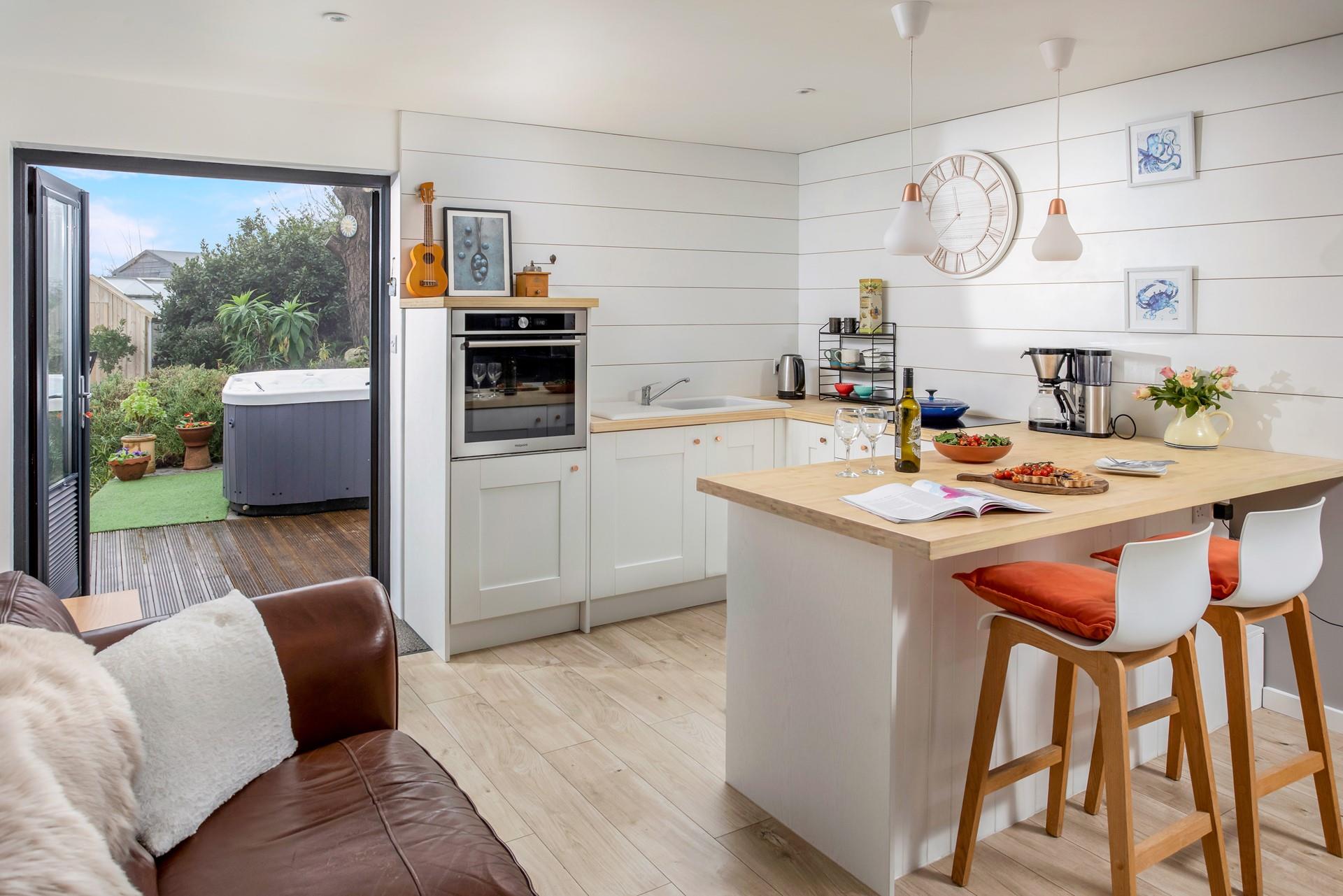 Let the fresh sea breeze run through the studio while you rustle up a tasty breakfast.