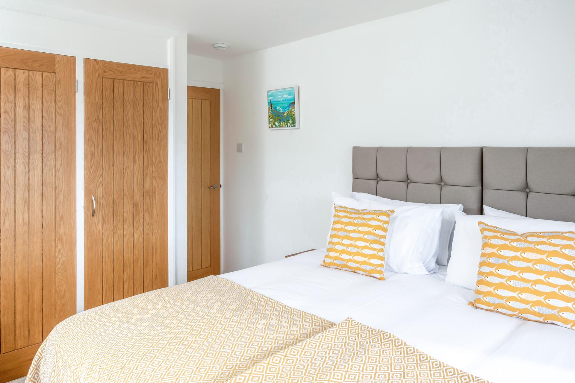 Zip and link beds allow for flexible sleeping arrangements.