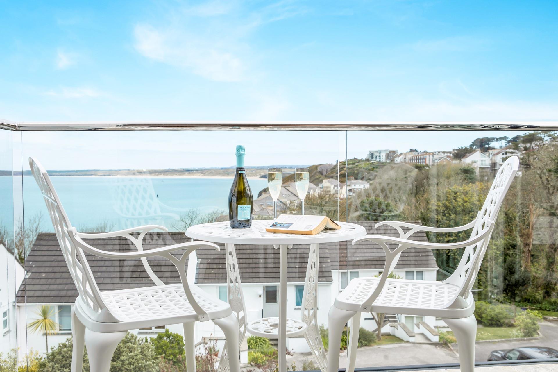 Pour a glass of prosecco to start the holiday right!