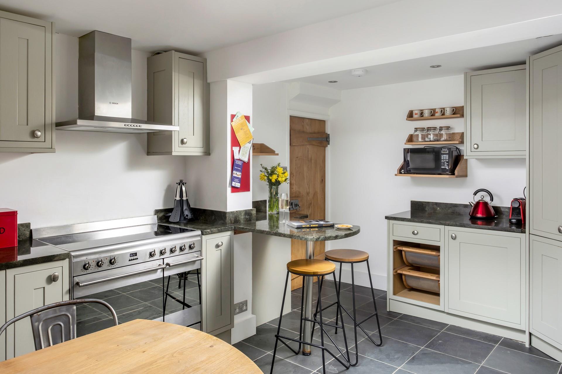 Modern and stylish, the kitchen has all the appliances you need to prepare delicious meals.