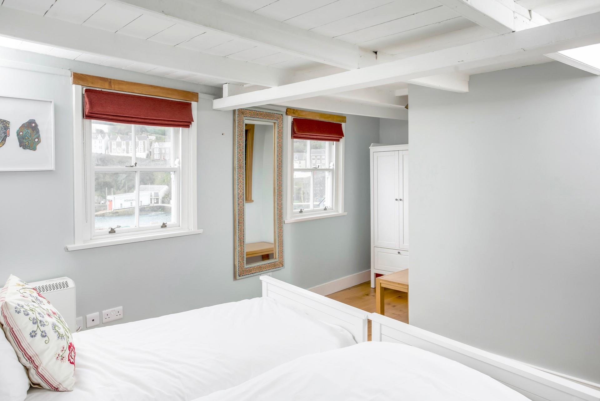 Watch the sunrise over the harbour in the morning.