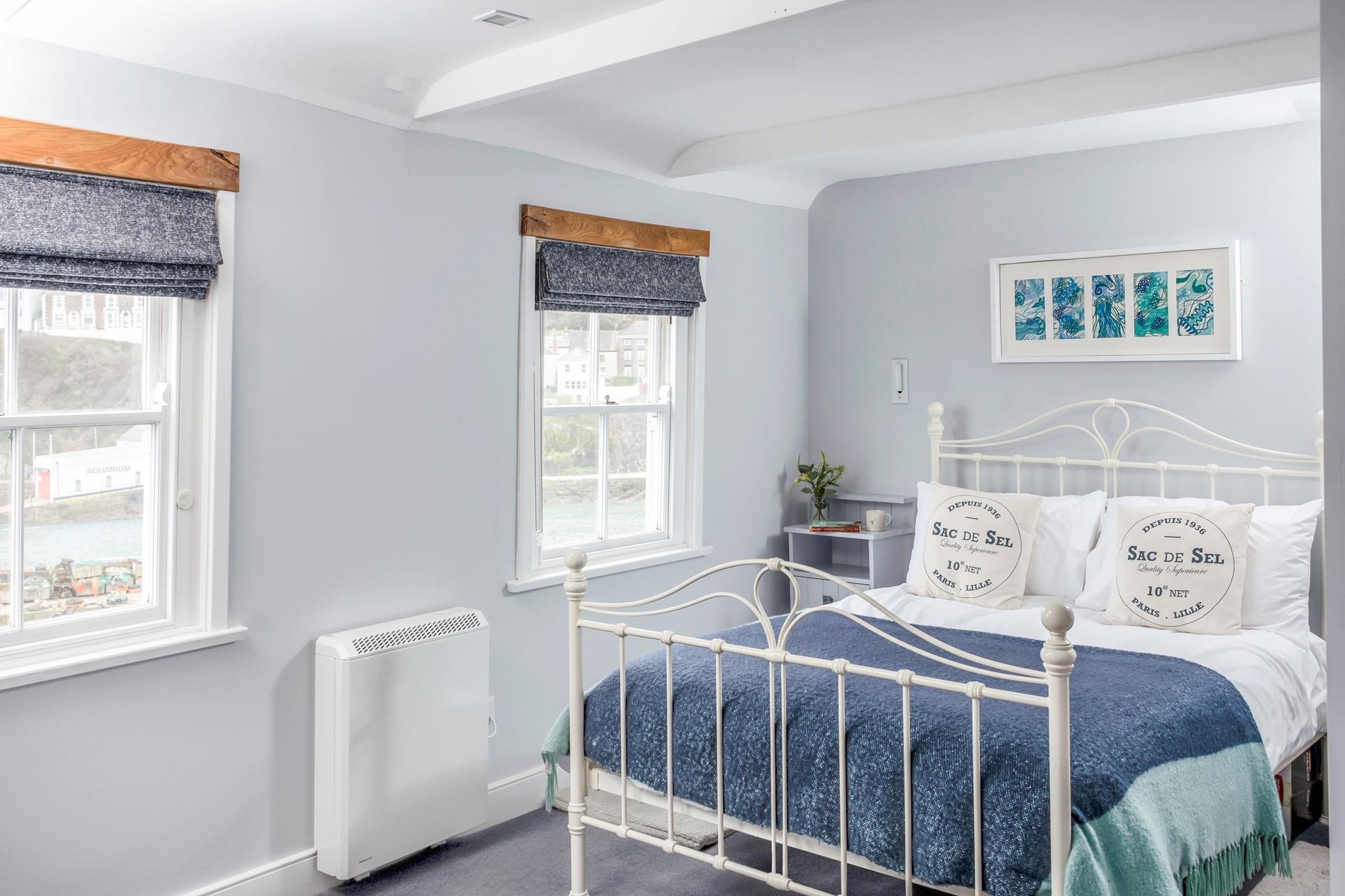 Climb into the spacious king size bed and drift off for a dreamy night's slumber.