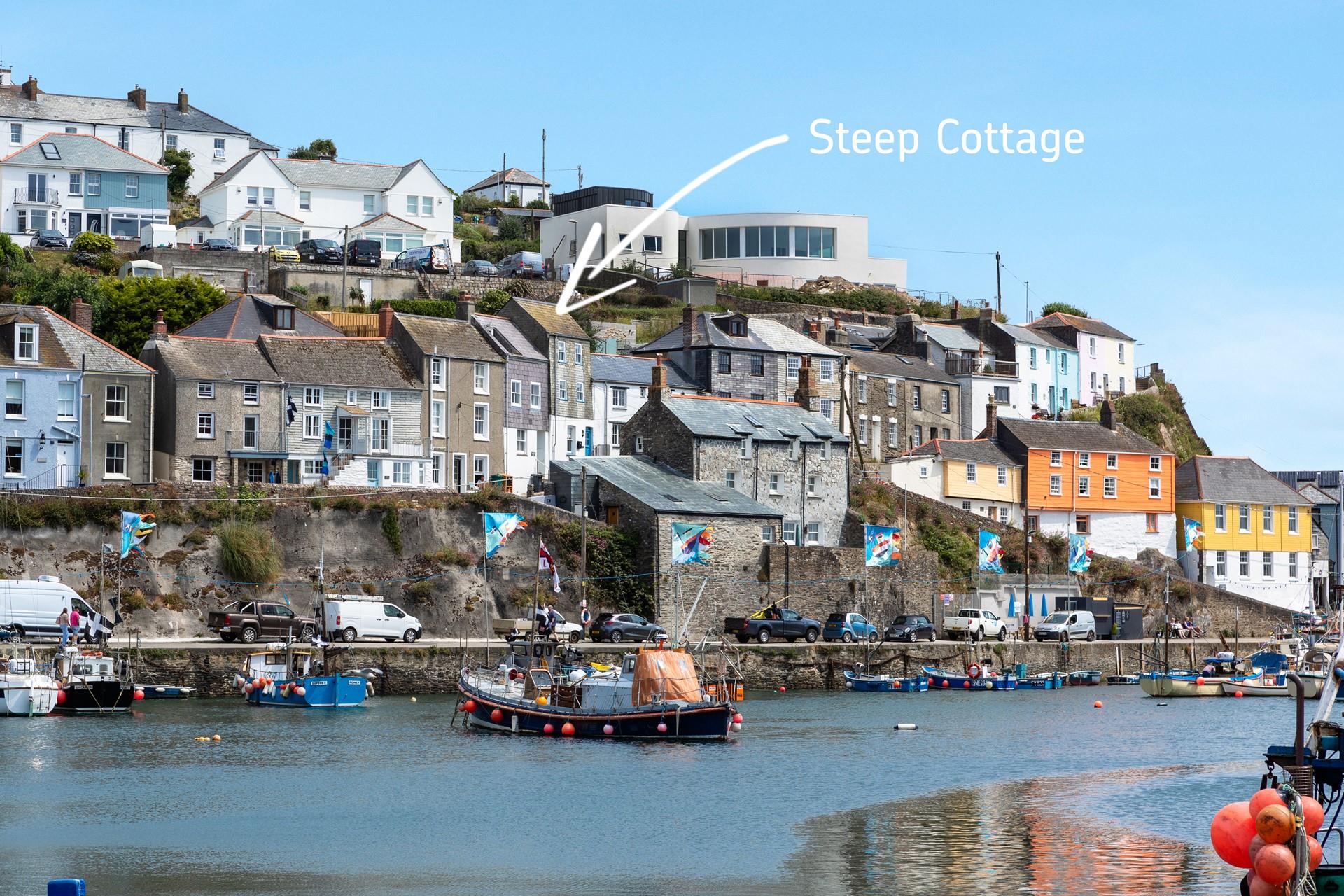 Steep Cottage overlooks Mevagissey's vibrant harbour.