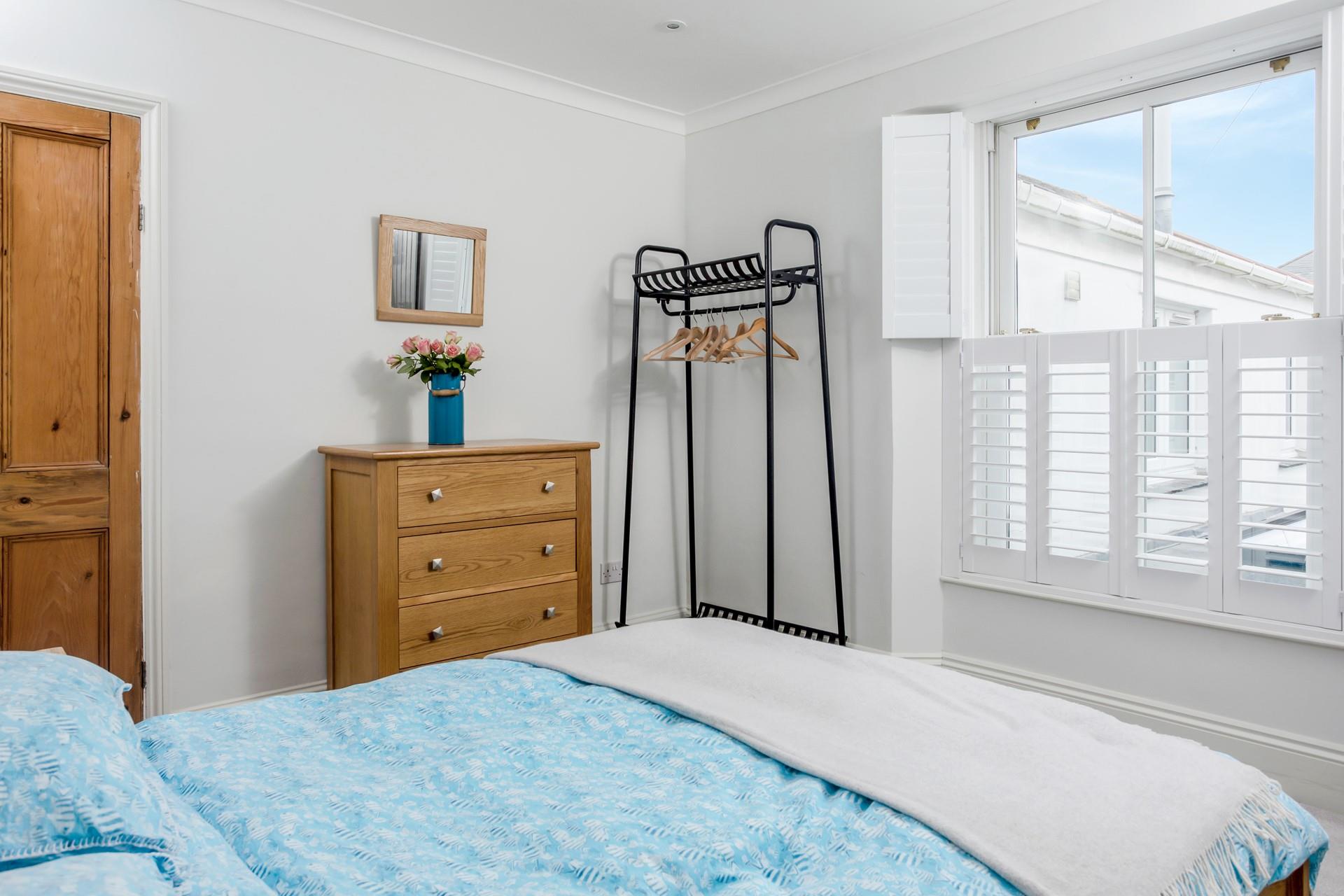 Sink into the soft sheets of the double bed and drift into a dreamy night's slumber.