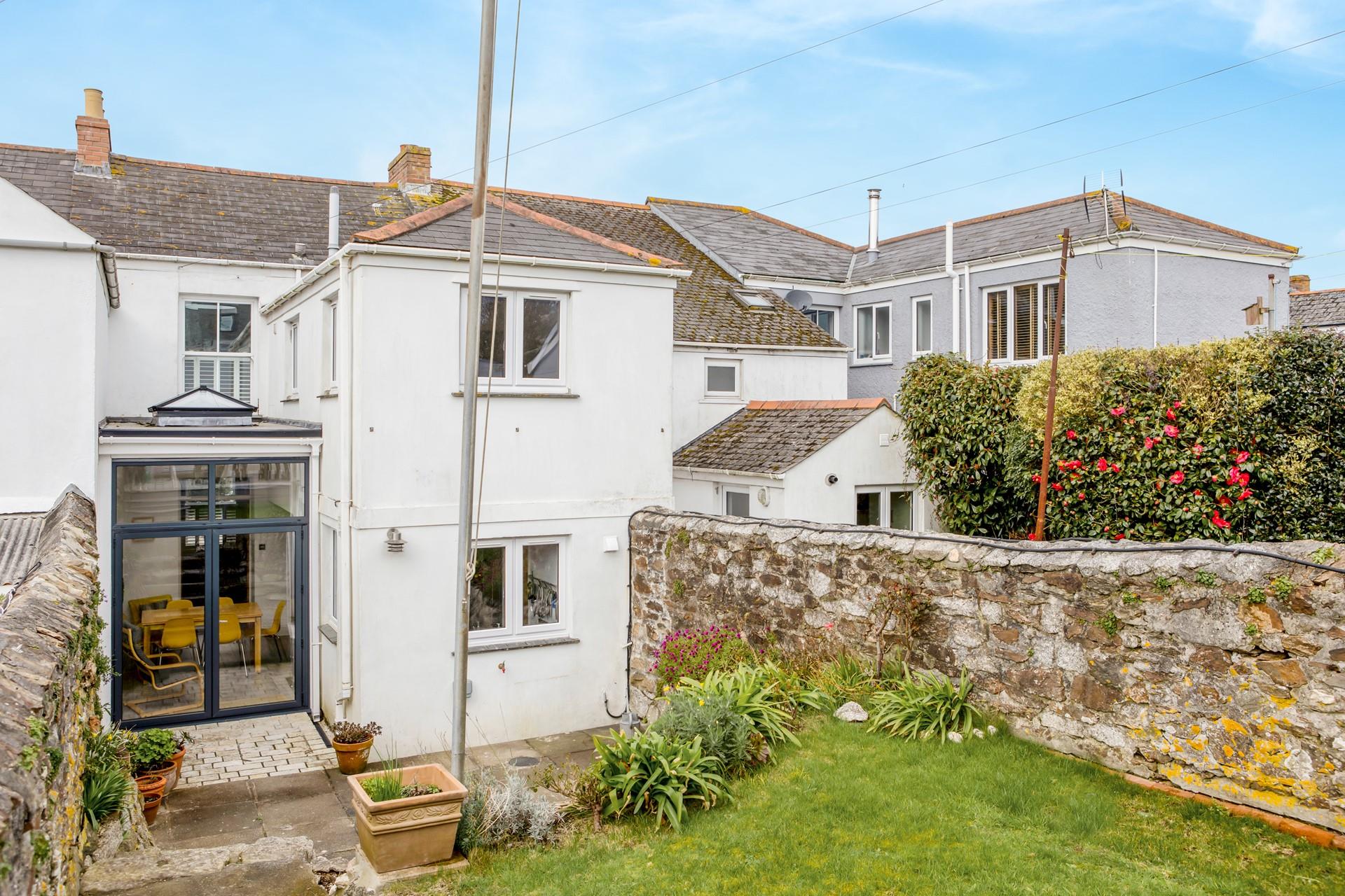 Watch the children play in the garden whilst you enjoy a cold drink as the sun comes down.