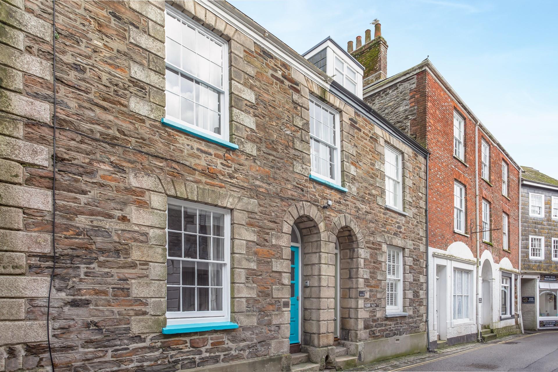 Explore Mevagissey's shops and restaurants just moments from your door.