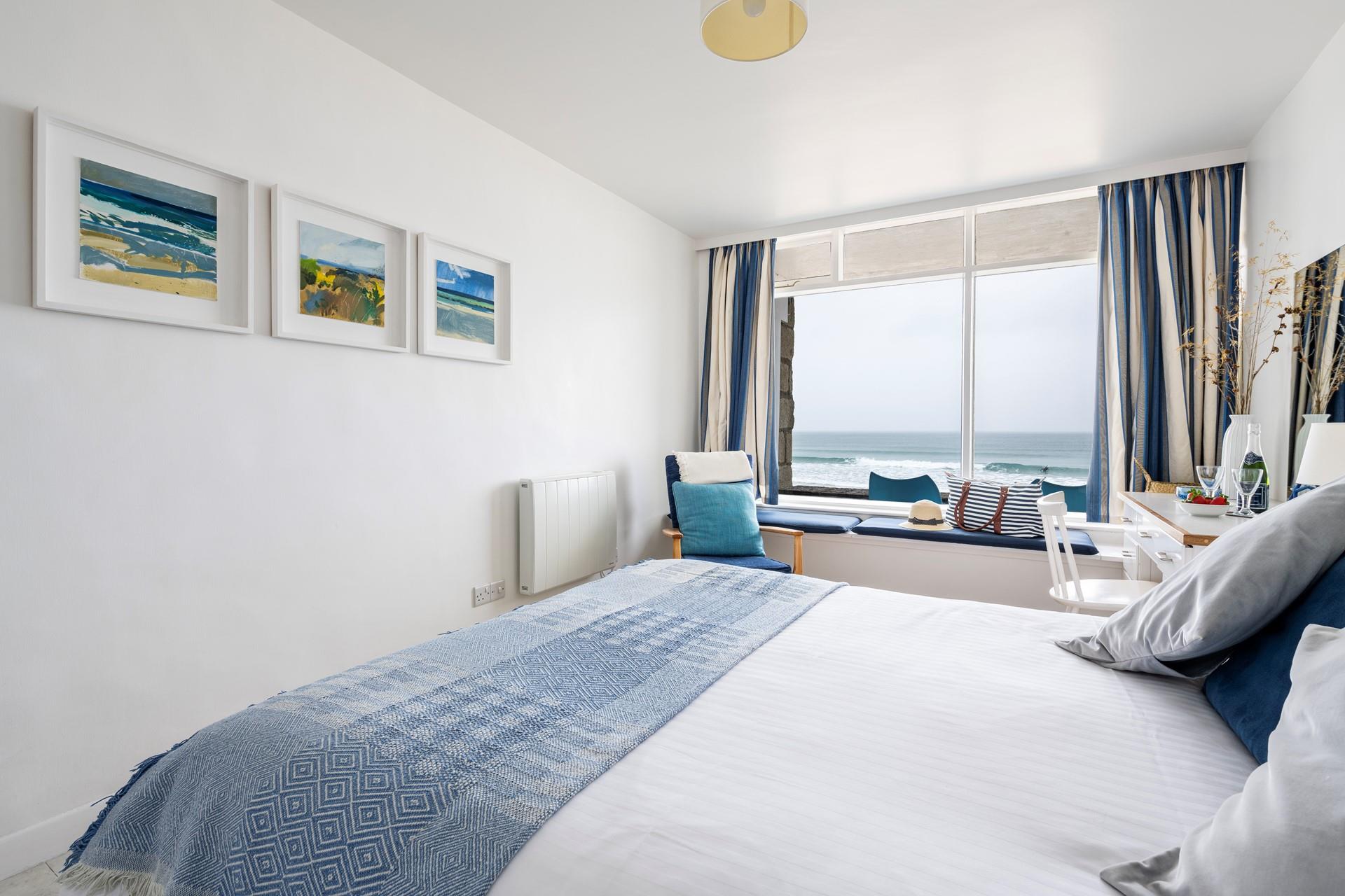 Wake up and sip your morning cuppa whilst you take in the uninterrupted views of Porthmeor beach.
