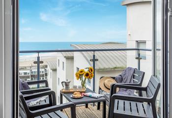 Enjoy the view over Fistral beach whilst unwinding on the balcony.