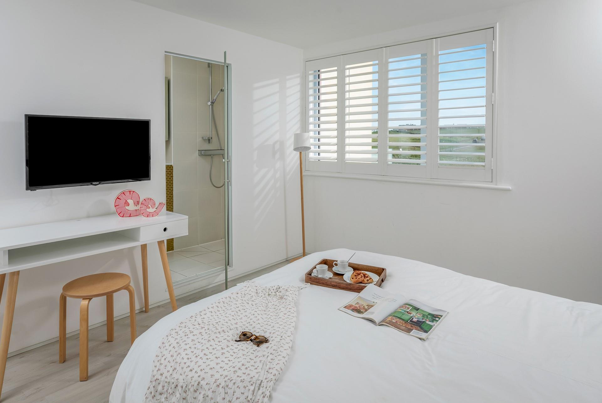 Get ready for the day in the en suite.