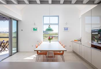 The Pink House, Sleeps 16 + 2 cots, Bude.