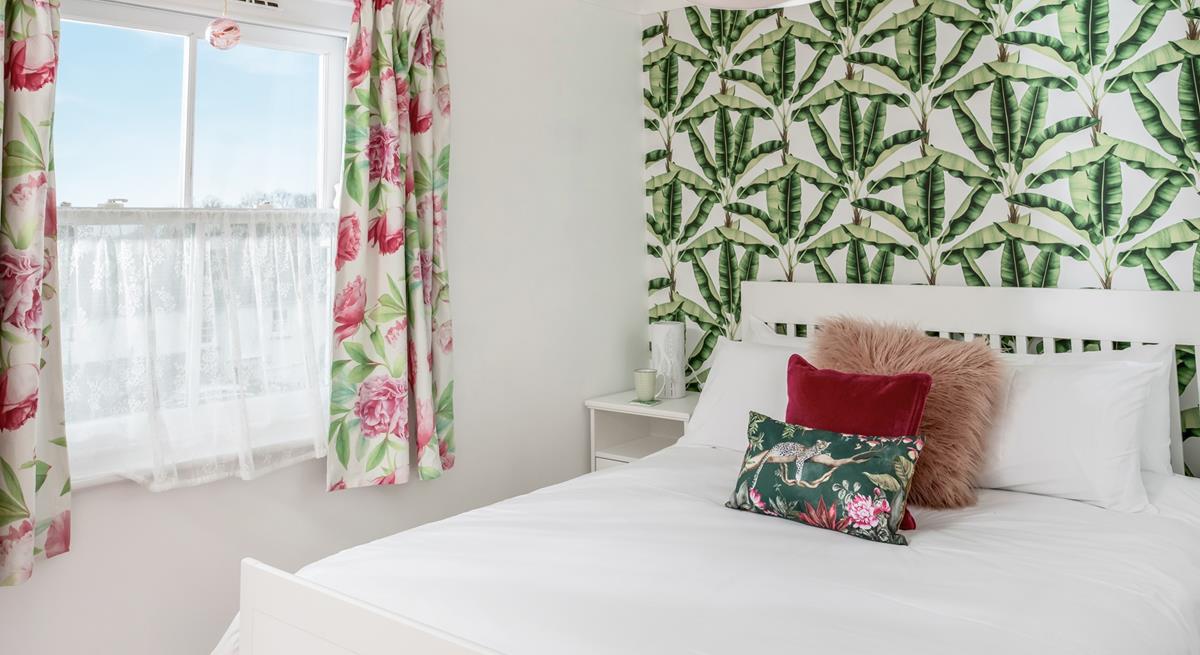 Relax in the sumptuous king size bed and drift off for a dreamy night's slumber.