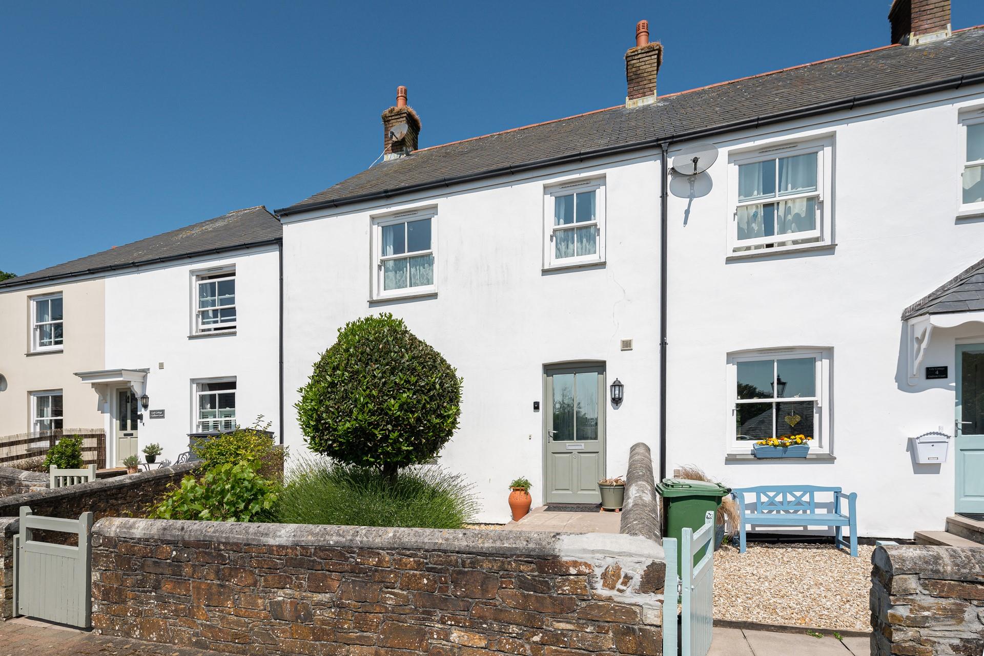 A warm welcome awaits at All Aboard in delightful Charlestown.