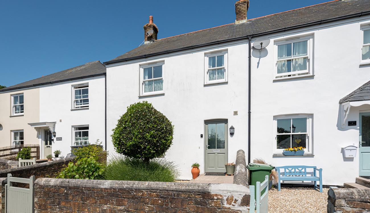 A warm welcome awaits at All Aboard in delightful Charlestown.