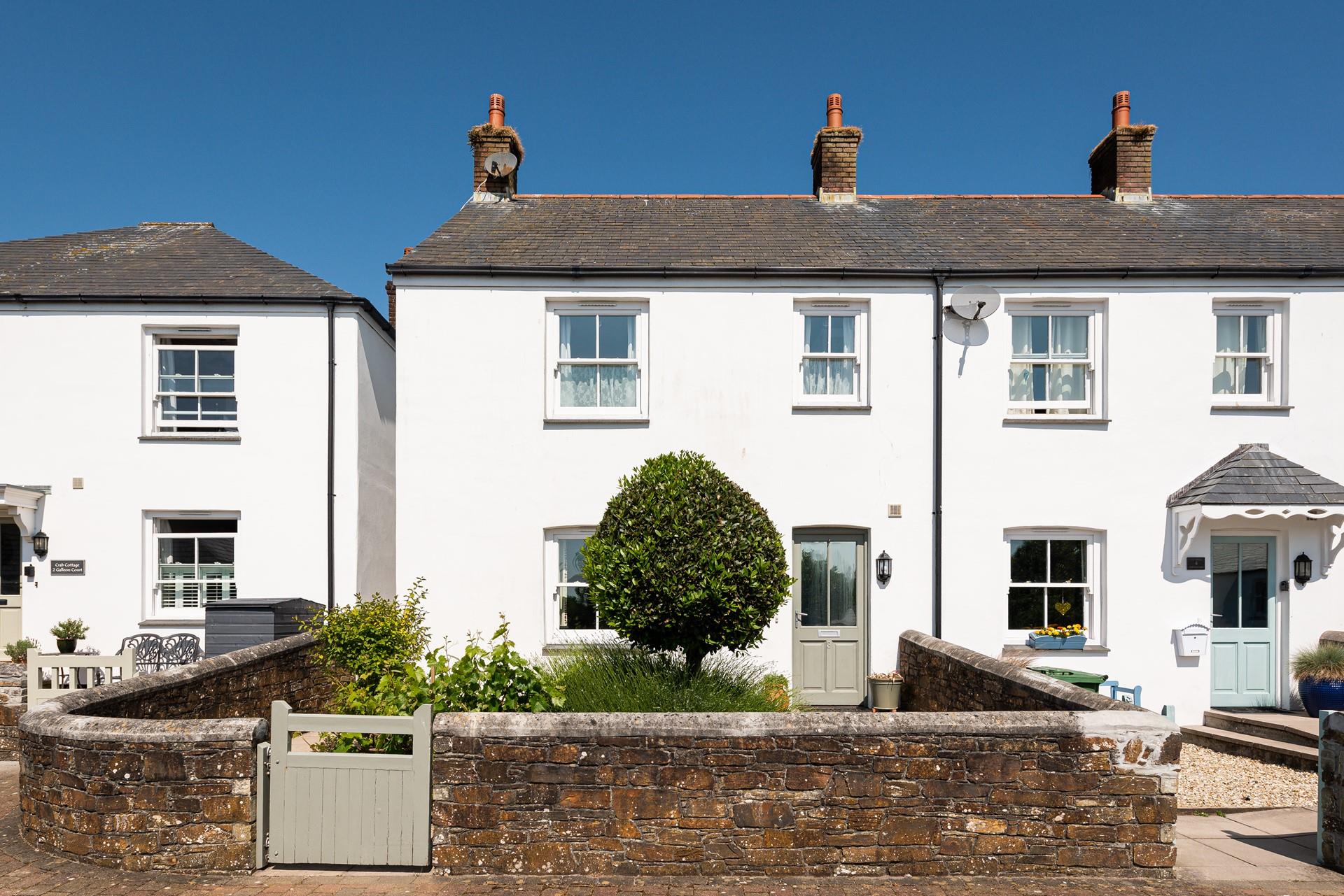 The perfect base for a seaside break with Charlestown Harbour a short stroll away.
