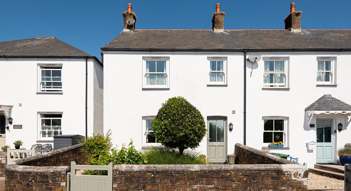 The perfect base for a seaside break with Charlestown Harbour a short stroll away.