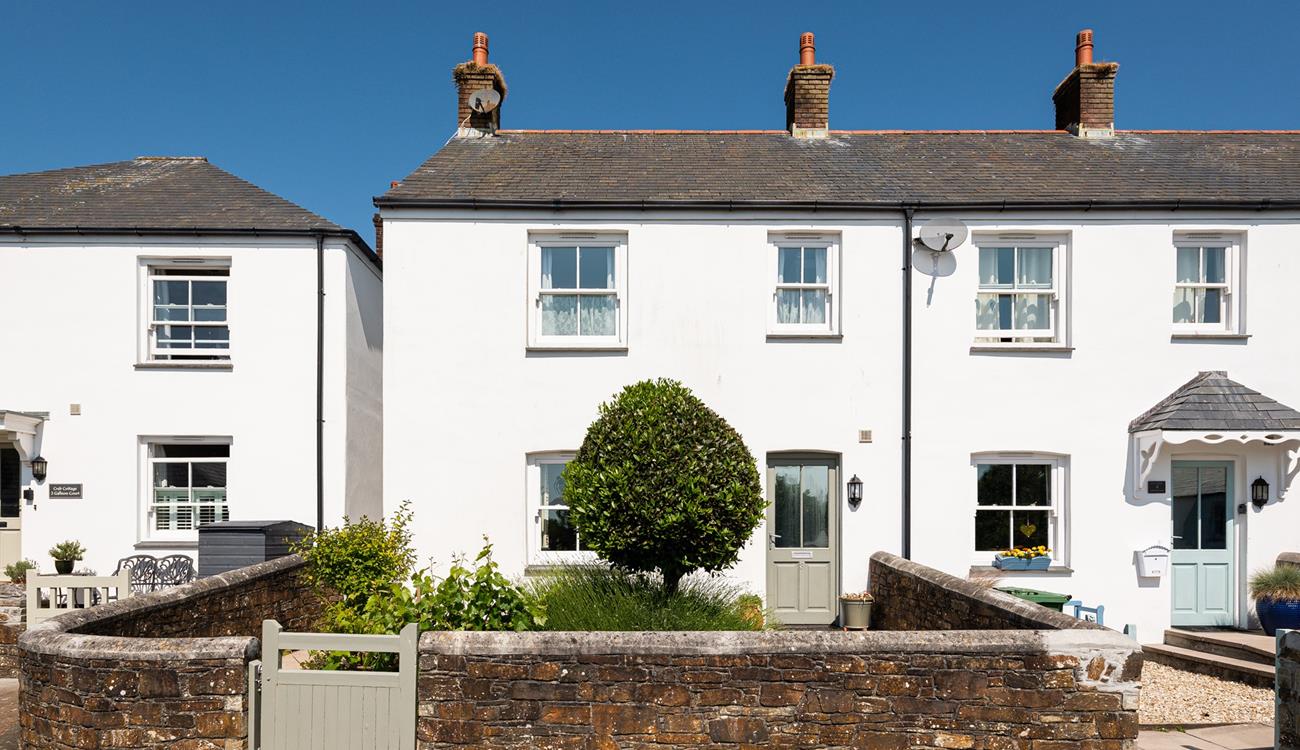 The perfect base for a seaside break with Charlestown Harbour a short stroll away.