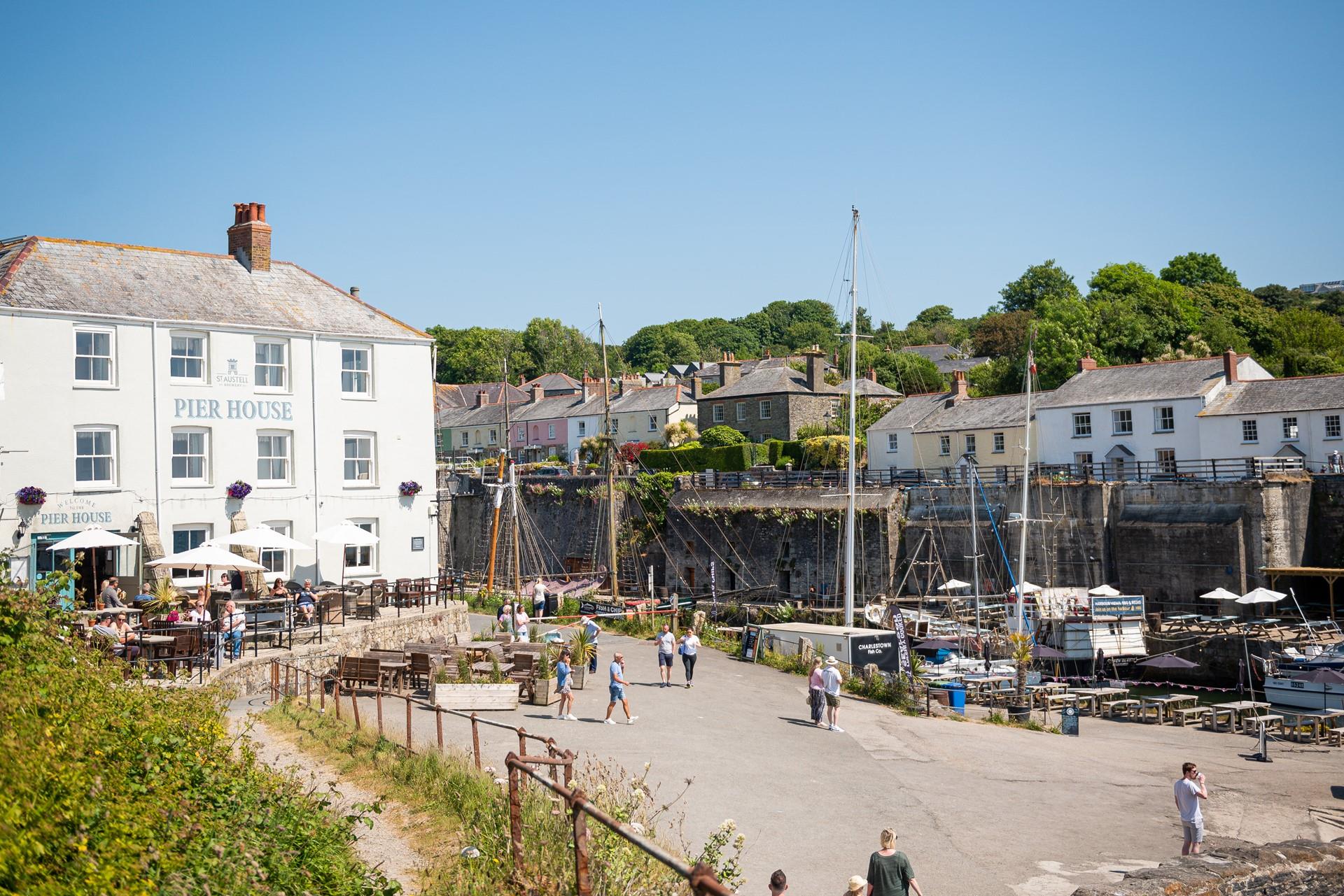 Enjoy a refreshing drink in the harbourside pub. 
