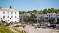 Enjoy a refreshing drink in the harbourside pub. 