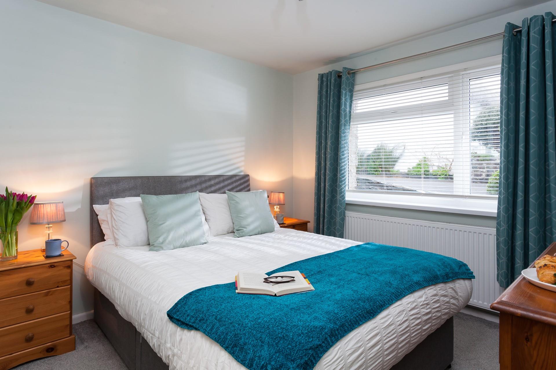 Sink into the sumptuous king size bed and drift into a dreamy night's slumber.