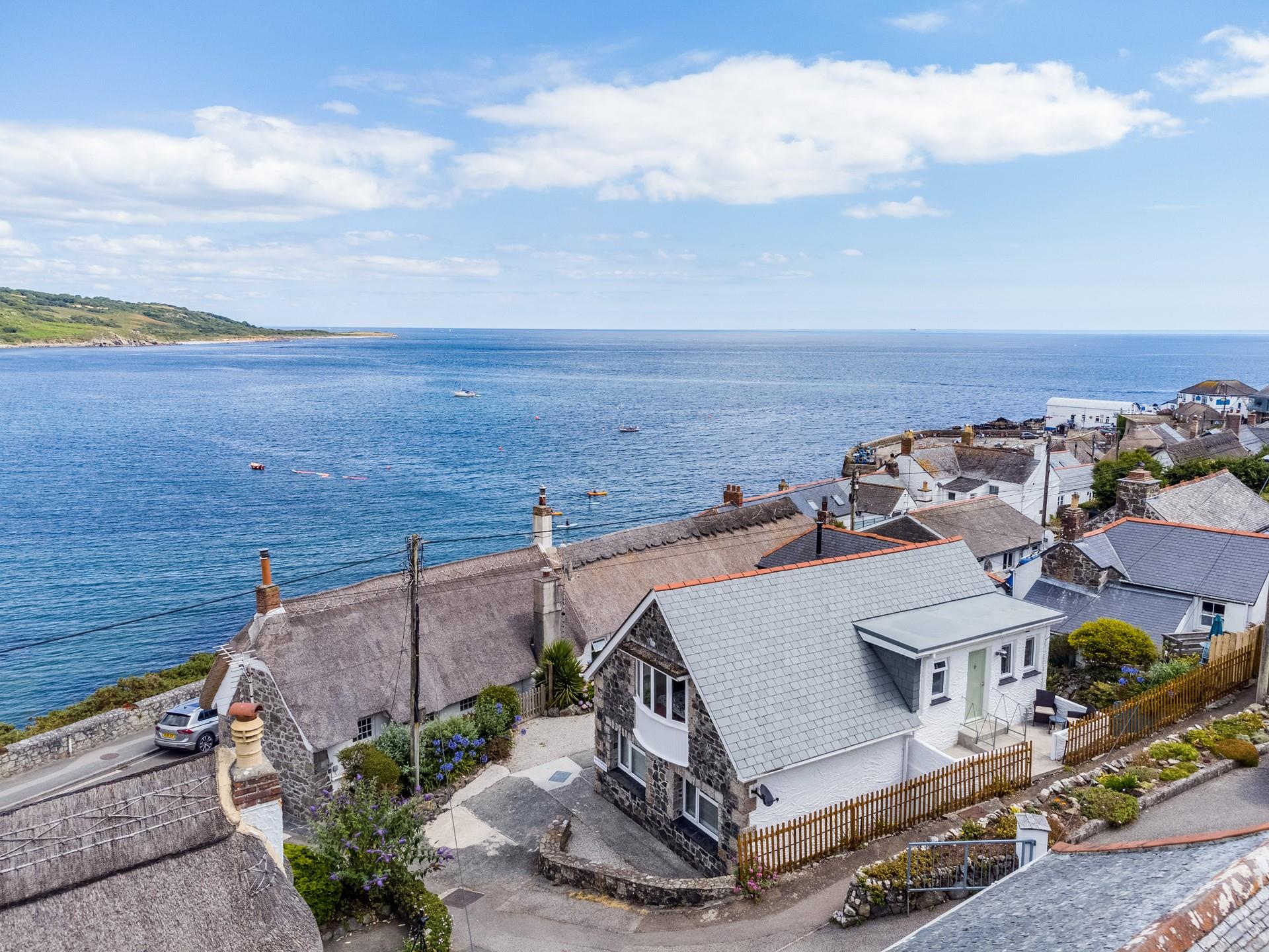 Step out the door and be on the harbour front in seconds!