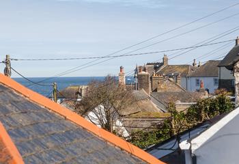 Enjoy sea views over the Cornish cottage rooftops.