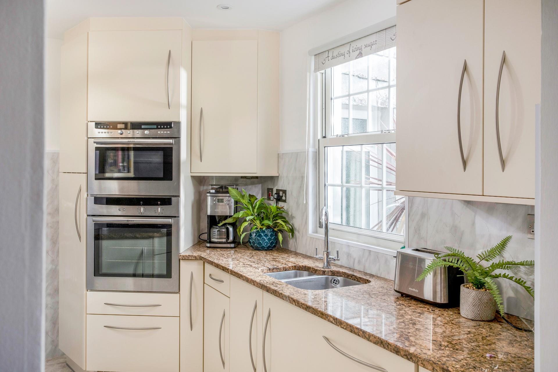 Cook up a family feast or serve up a tasty takeaway!