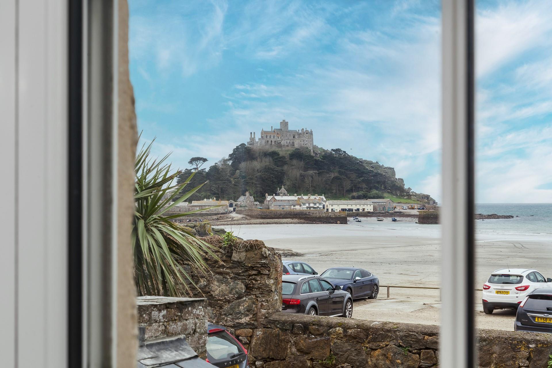 Majestic views of the Mount can be seen from many of the rooms at Paardeberg.