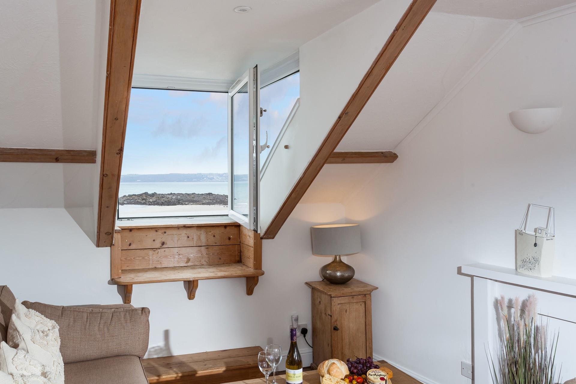 Pour yourself a glass of wine and enjoy some nibbles in the evening.