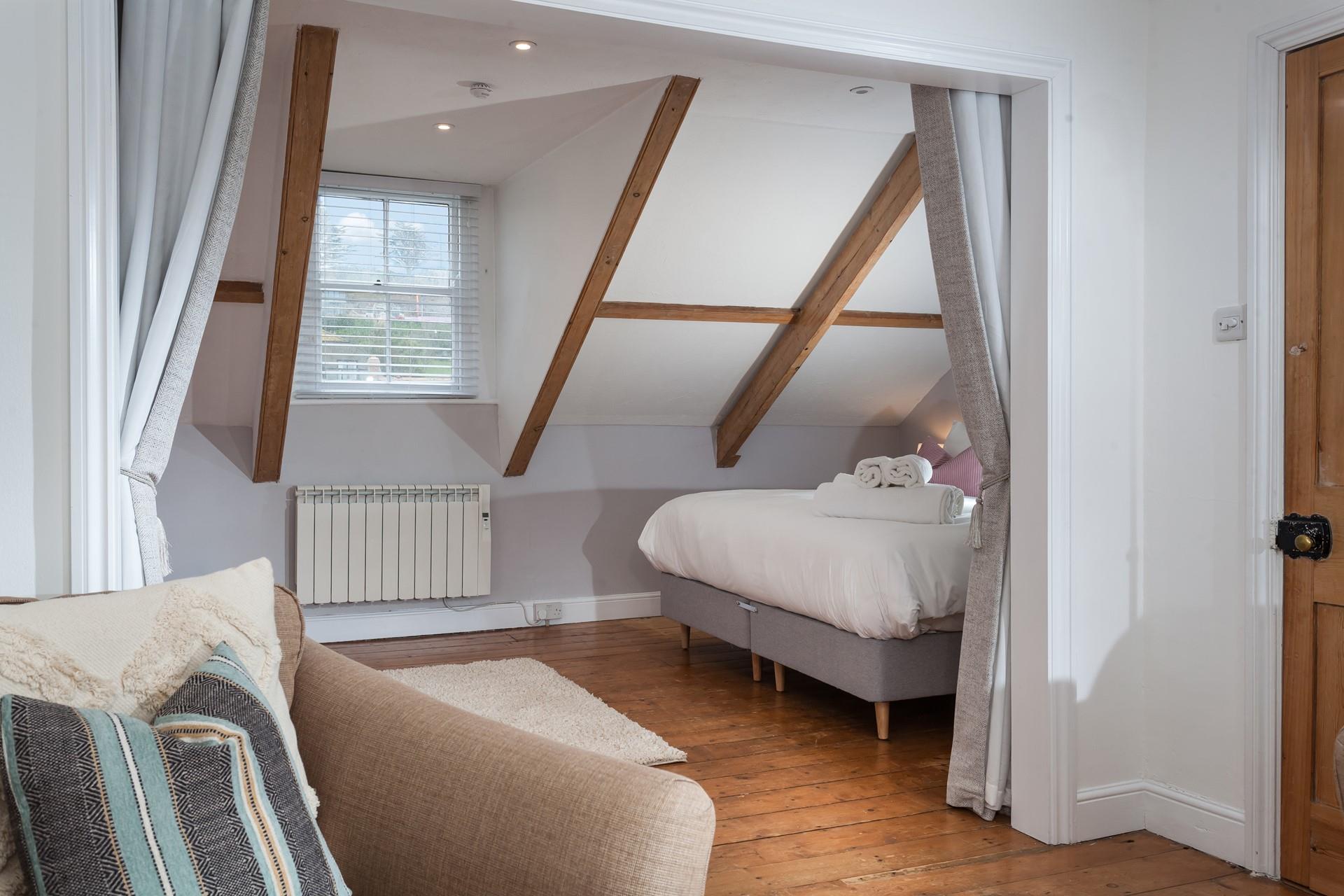 Bedroom 3 has zip and link beds for flexible sleeping arrangements.