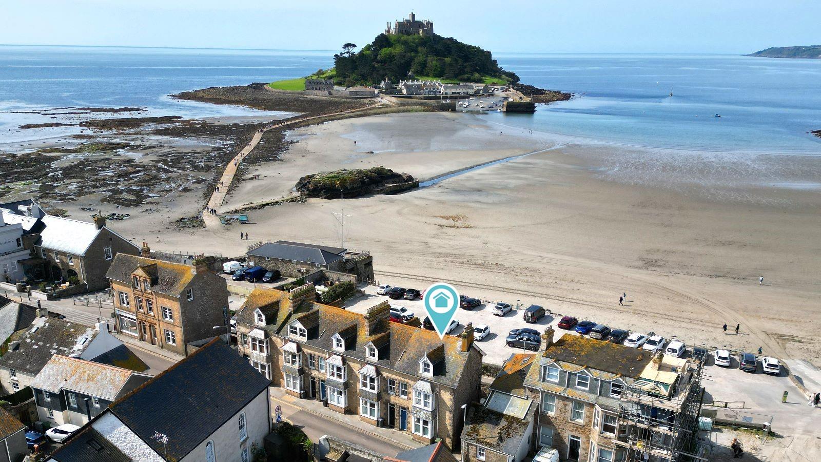 Paardeberg is located virtually on the beach in Marazion!