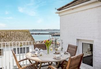 The Eyrie, Sleeps 4 + cot, Falmouth.