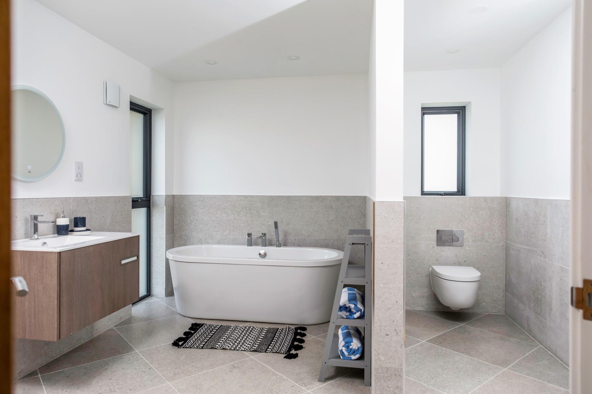 Fill the free-standing bath with bubbles and relax and unwind.