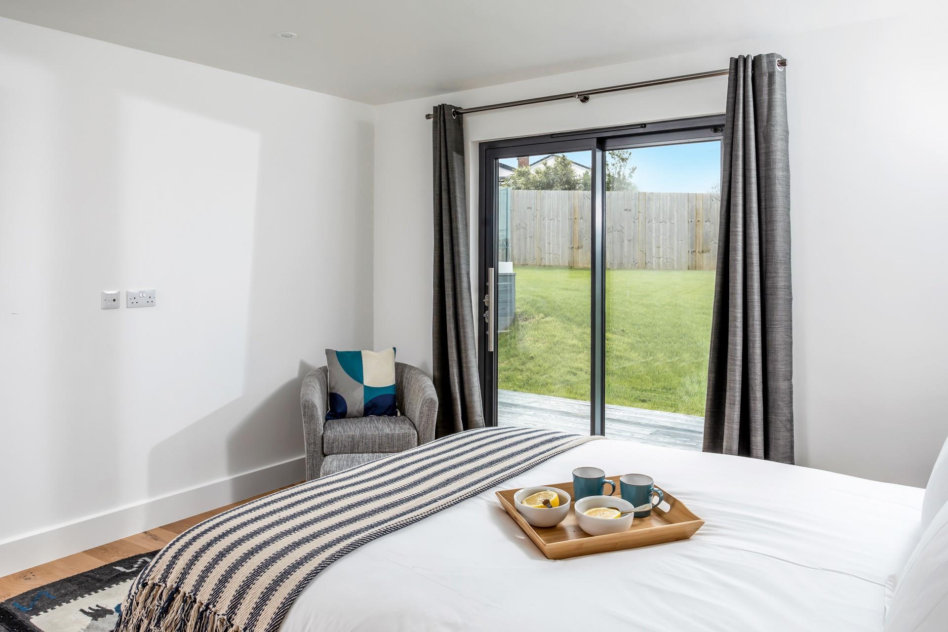 Wake up from a relaxing night's sleep in the sumptuous king size bed.