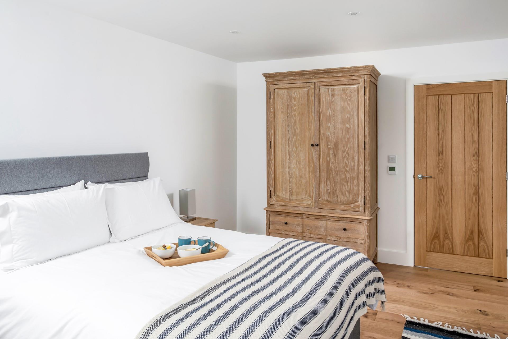 There is ample wardrobe space for all your holiday clothes.