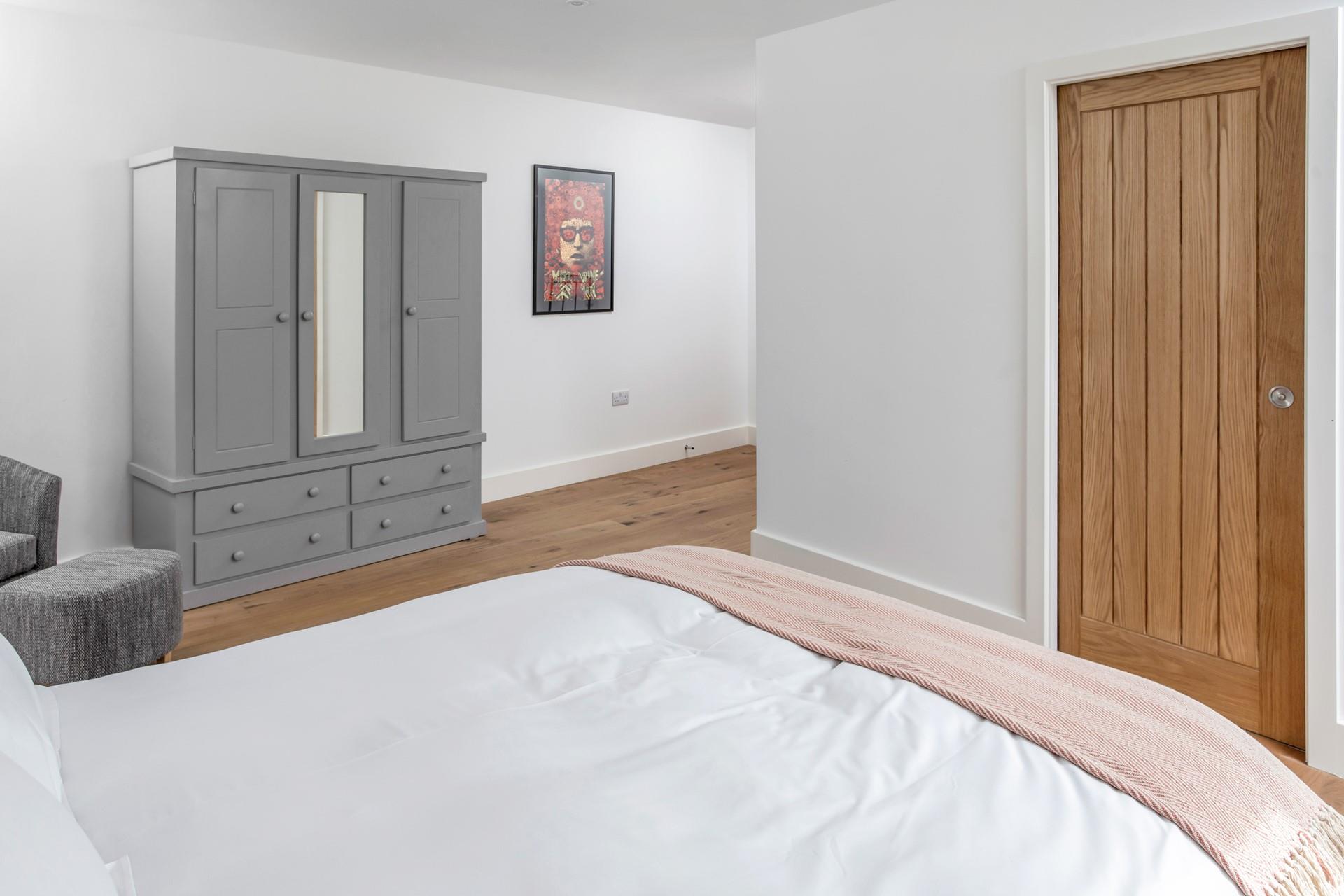 Wake up and wander into the en suite to get ready for the day.