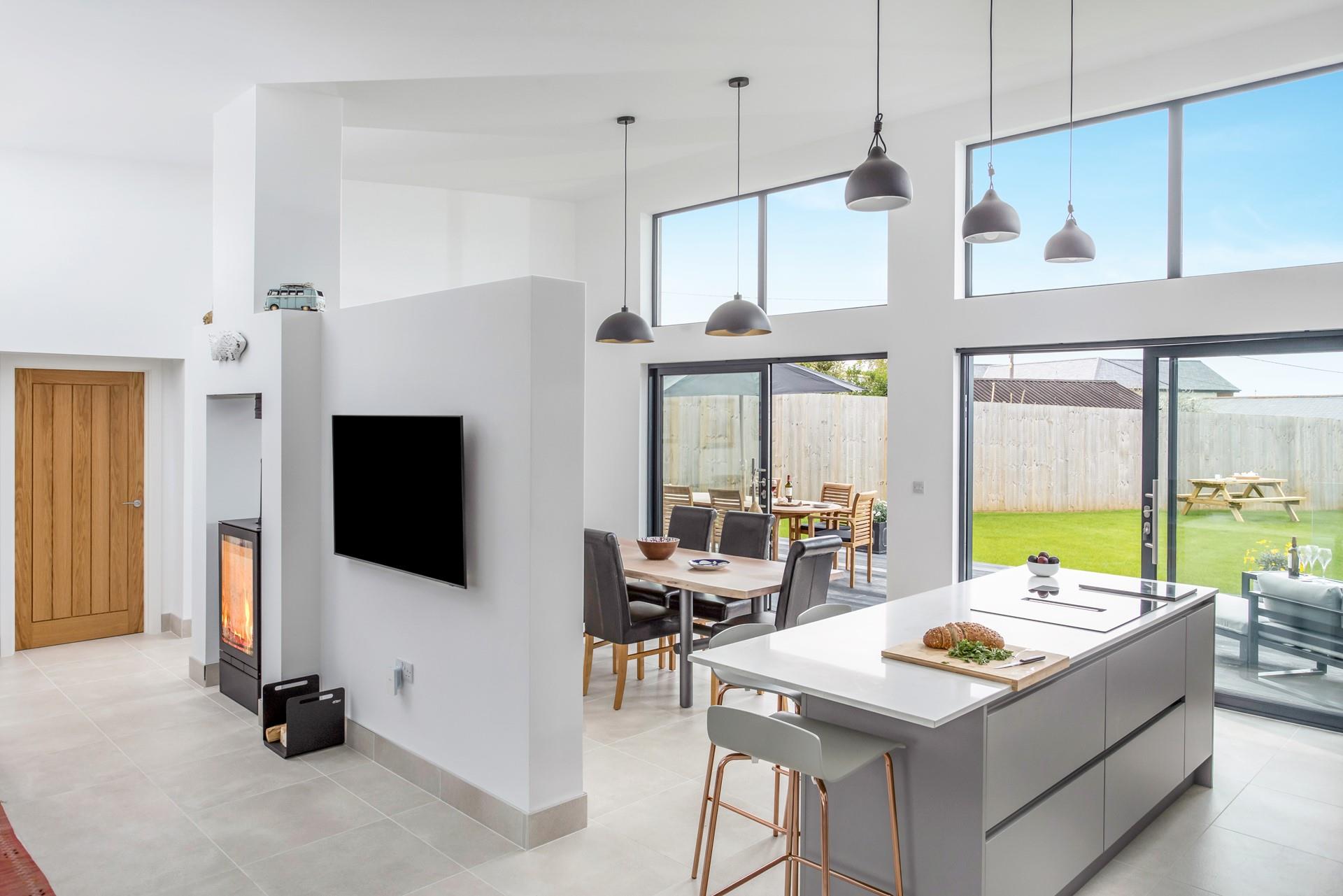 Open the doors and let the fresh summer breeze in whilst you cook a hearty breakfast.