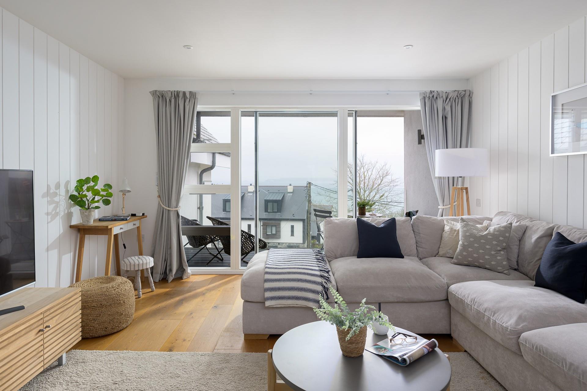 Open the balcony doors and let the warm summer breeze run through the apartment.