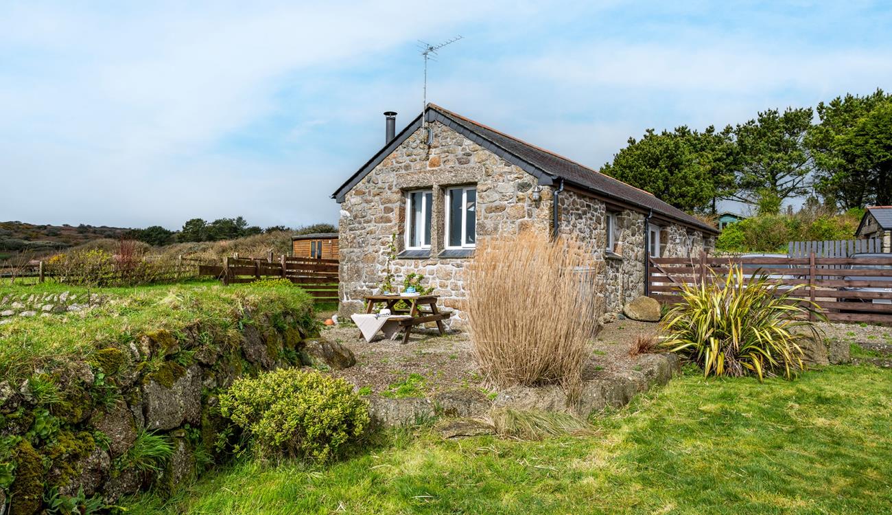 The garden is a delight to watch your furry friend play whilst listening to the sounds of nature around.