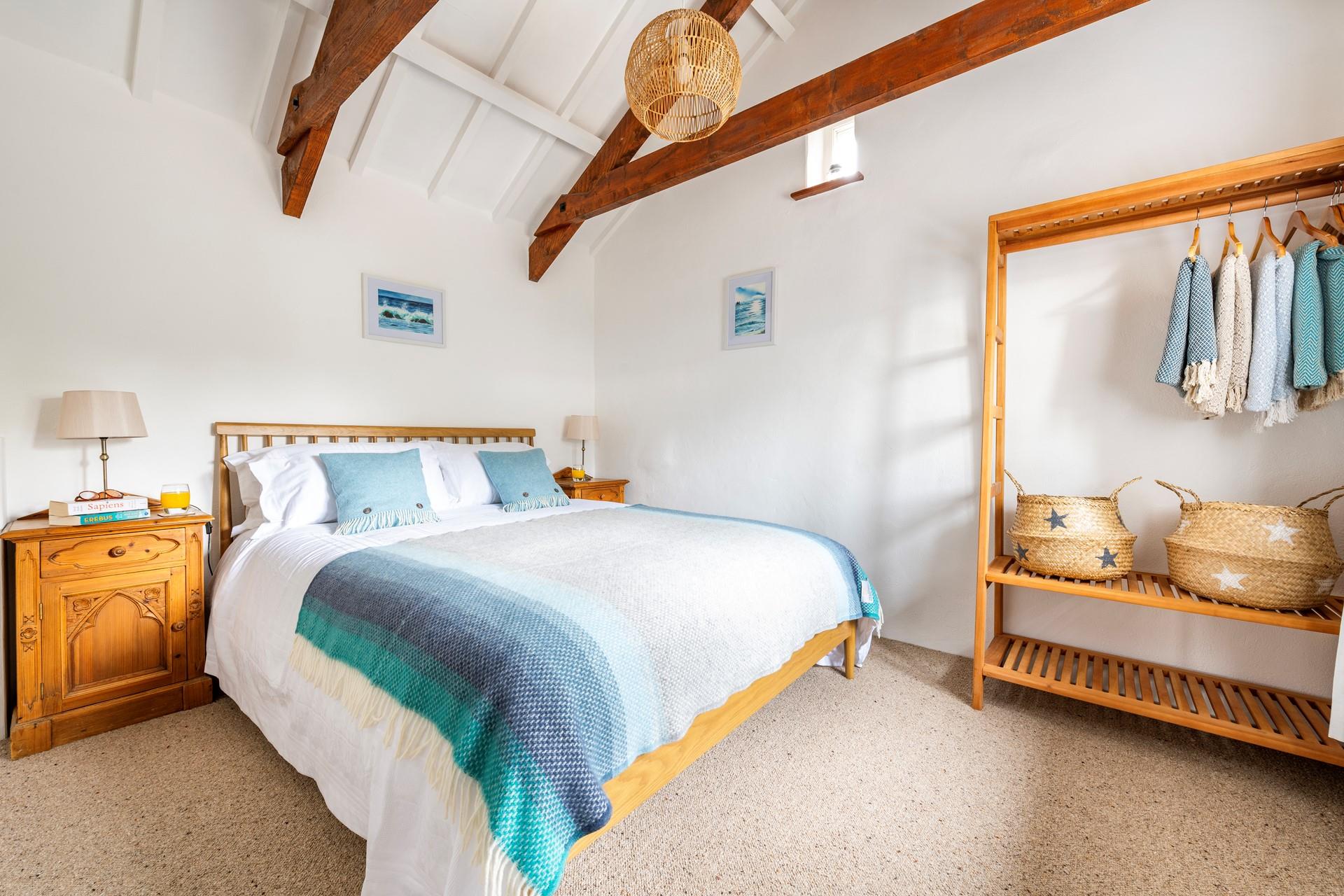 Settle into the sumptuous king size bed for a dreamy night's slumber in the soft sheets.