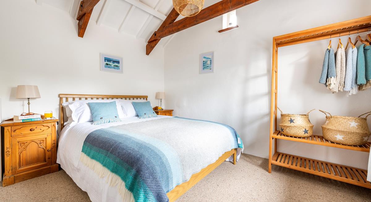 Settle into the sumptuous king size bed for a dreamy night's slumber in the soft sheets.