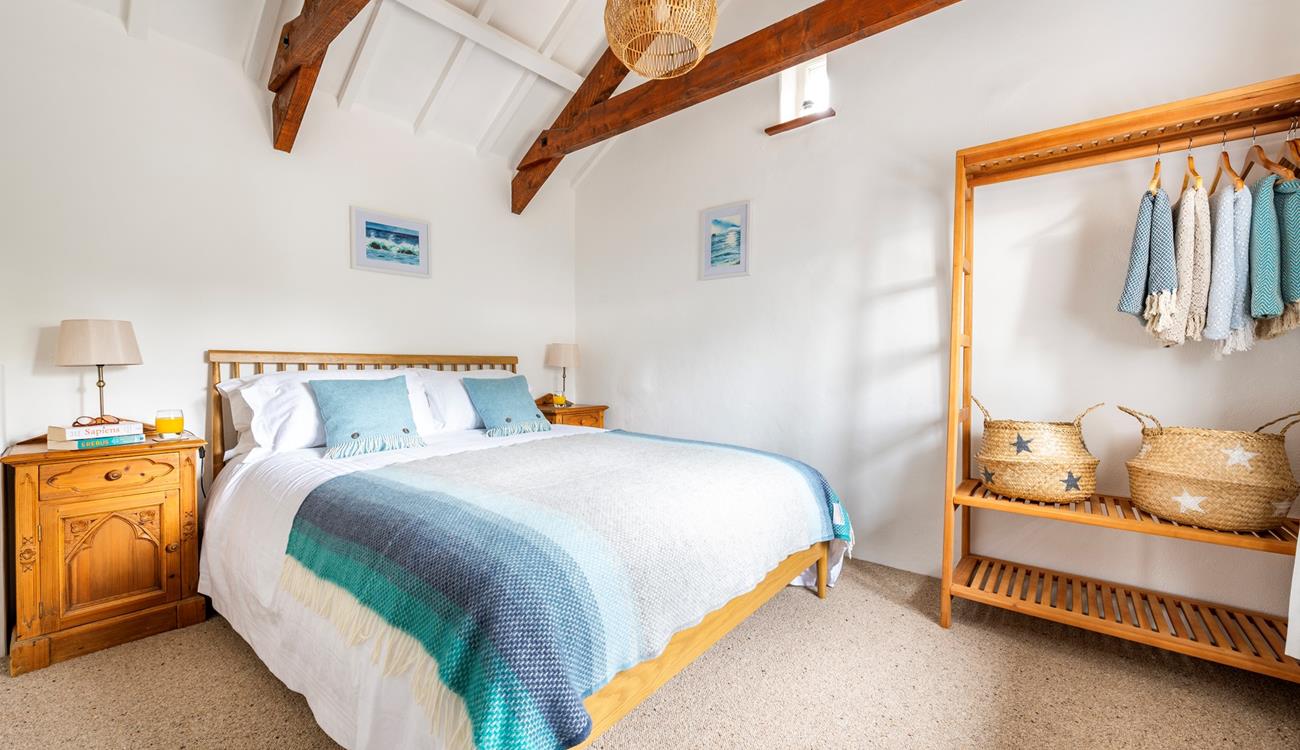 Settle into the sumptuous king size bed for a dreamy night's slumber in the soft sheets.