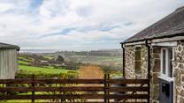 You can enjoy the best of both worlds, idyllic countryside and sea views.