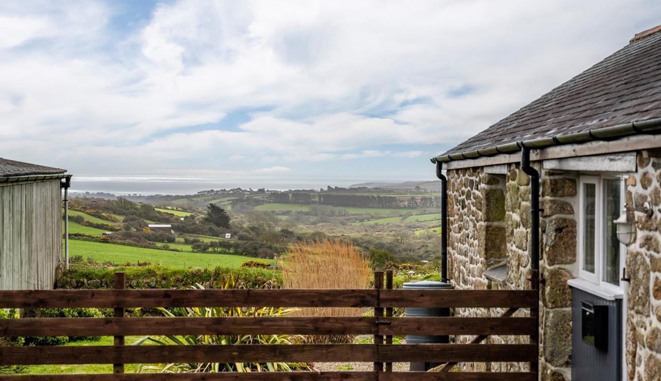 You can enjoy the best of both worlds, idyllic countryside and sea views.