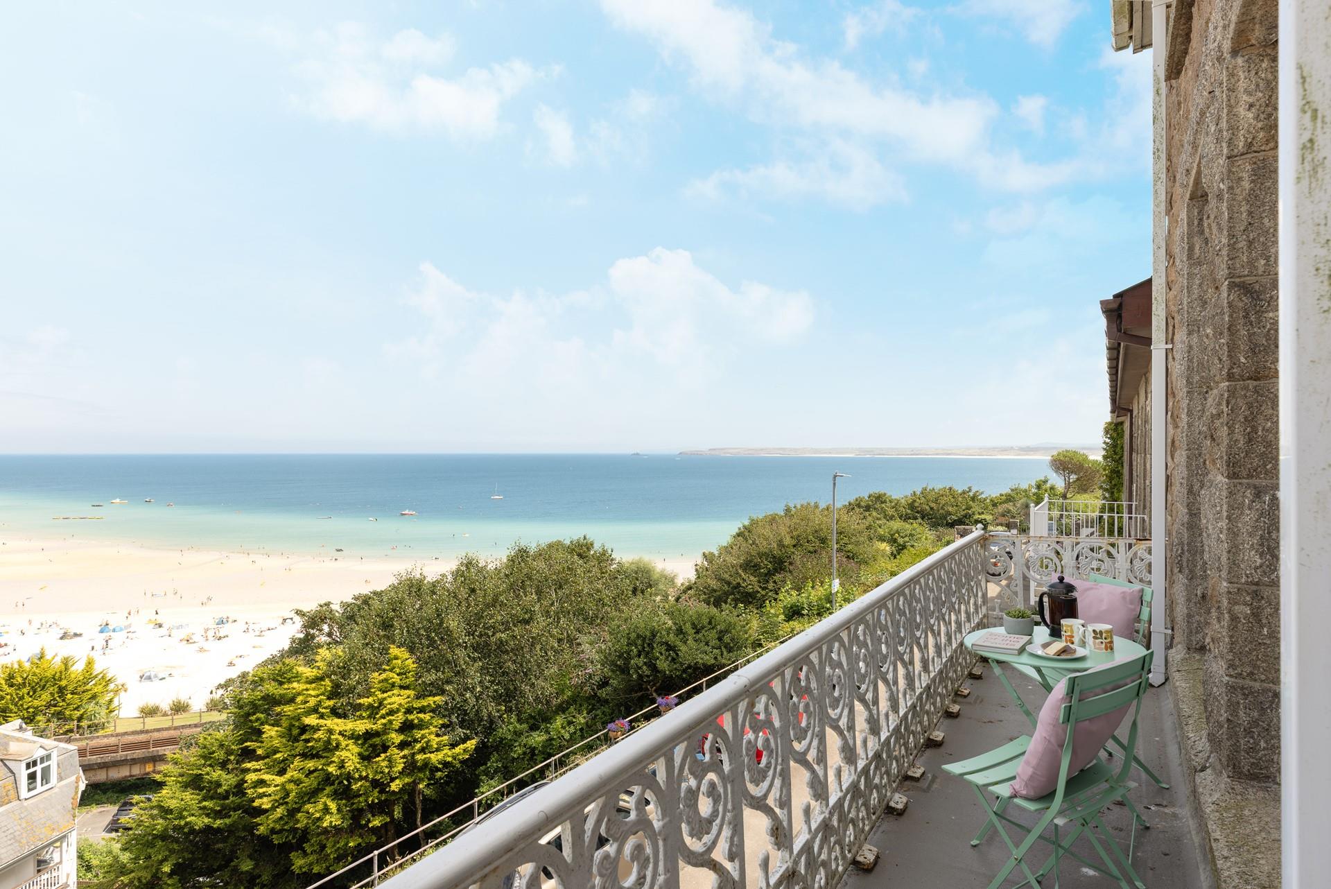 Pour yourself a glass of bubbles and enjoy a Cornish cream tea on the balcony.