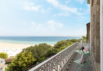 Pour yourself a glass of bubbles and enjoy a Cornish cream tea on the balcony.