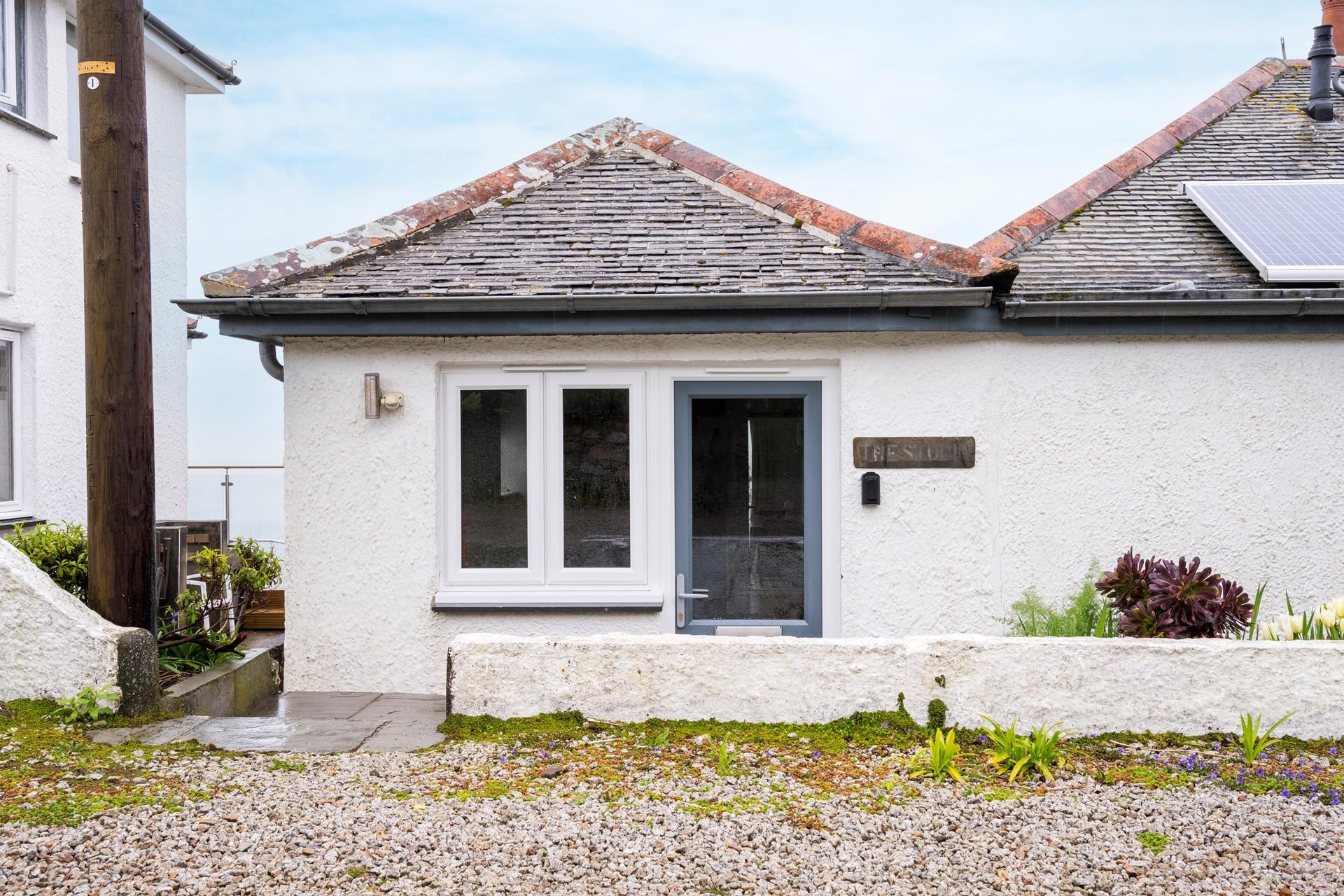 There is allocated parking outside so you can come and go with a space to come back to.